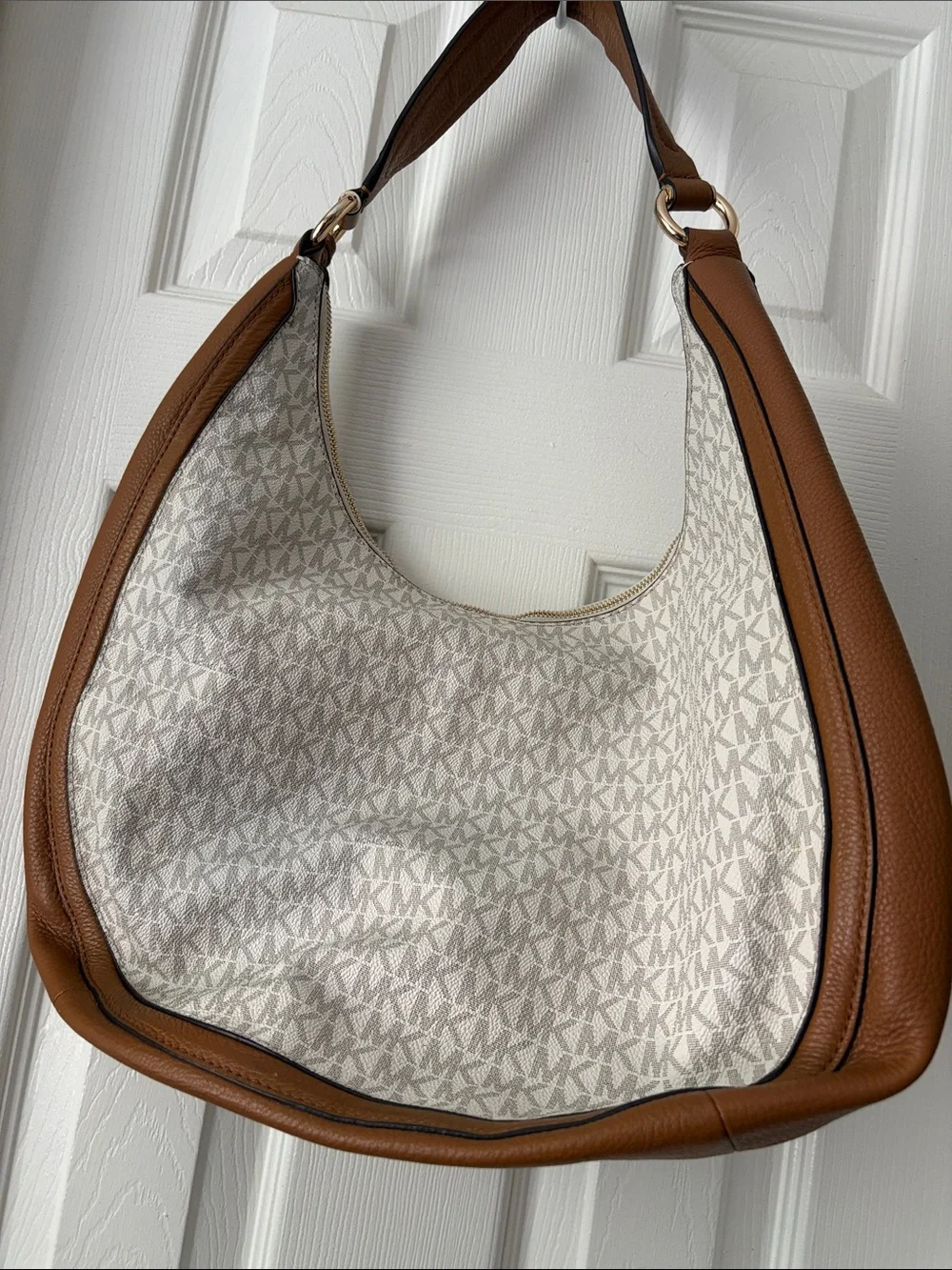 Michael Kors Lauryn Large Vanilla Gold hardware Logo Hobo Shoulder Bag purse